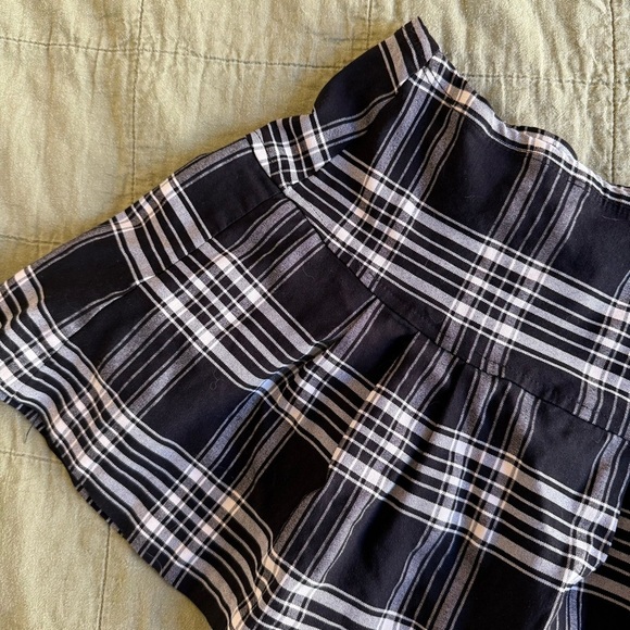V&R | women's waist 24'' chic Plaid Mini Skirt in Black and White - Picture 2 of 4